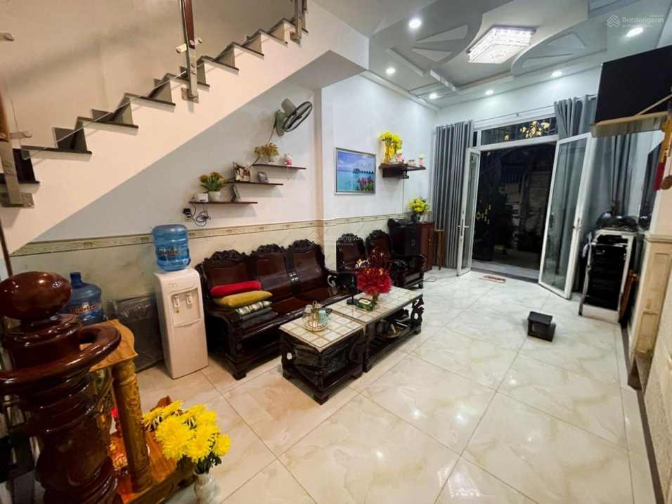 Bán nhà Tám Danh thông Tạ Quang Bửu xe hơi sát cửa, mới đẹp nhỉnh 6 tỷ.