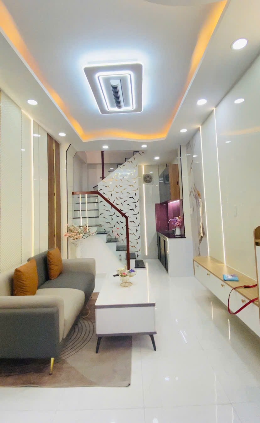 Bán nhà mới Cách Mạng Tháng Tám, QUẬN 3, 4 tầng, giá 4.86 tỷ