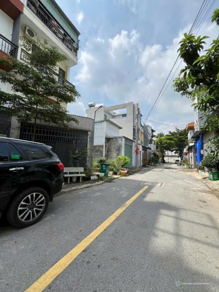 Nhà 2 tầng Quận 12 - 60m2 có sân thượng, vị trí thuận tiện, giá chỉ nhỉnh 4 tỷ, khu dân cư đông đúc