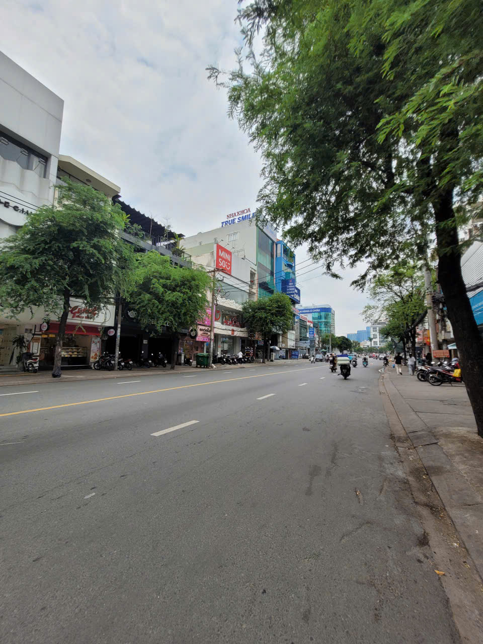 Gía Rẻ_MT Nguyễn Gia Trí,Bình Thạnh - 4,4x20m(5 tầng)Gía: 31 tỷ