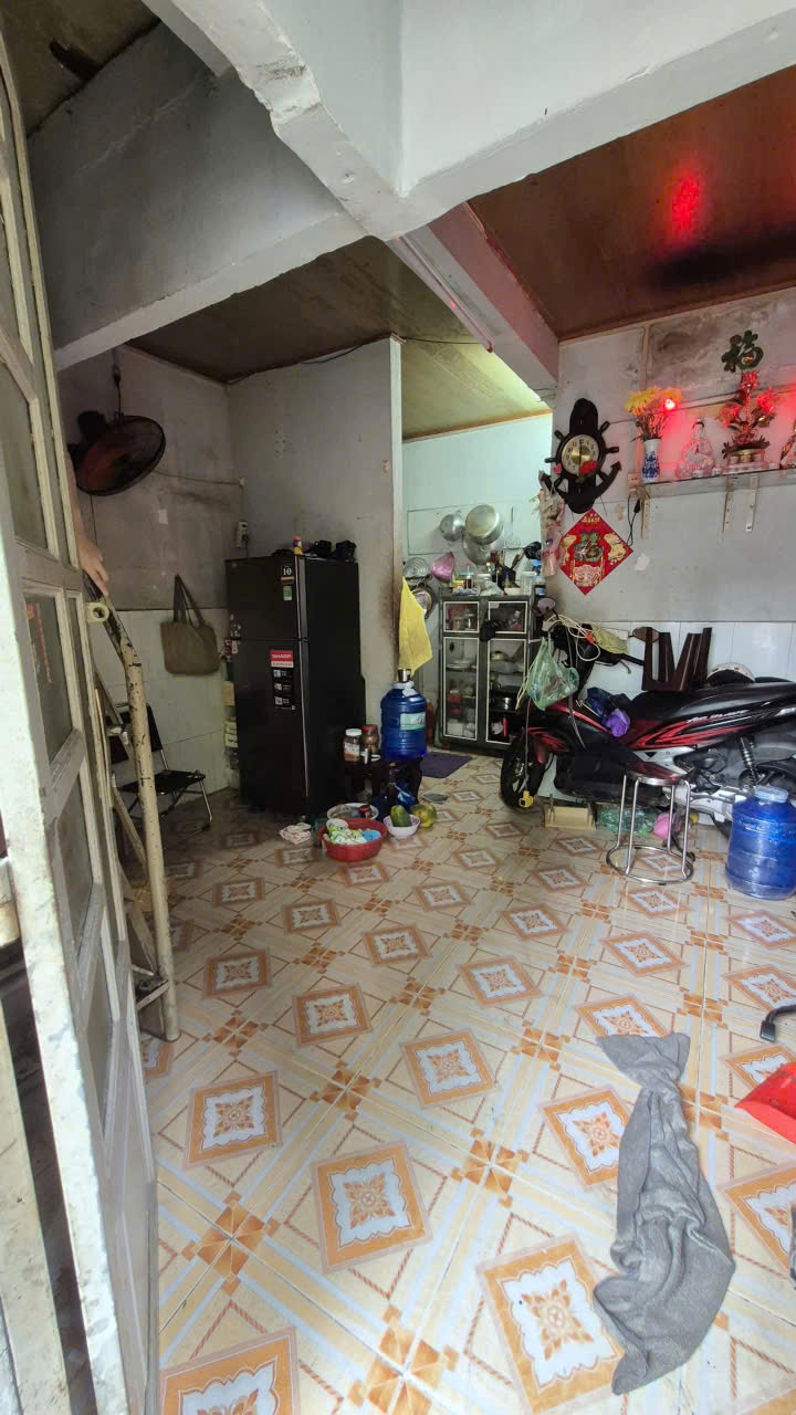 Nhà 1 gác suốt 2PN Ba Đình P8Q8 (P.Chánh Hưng), Giá : 2 Tỷ 380 Triệu (Thương lượng)