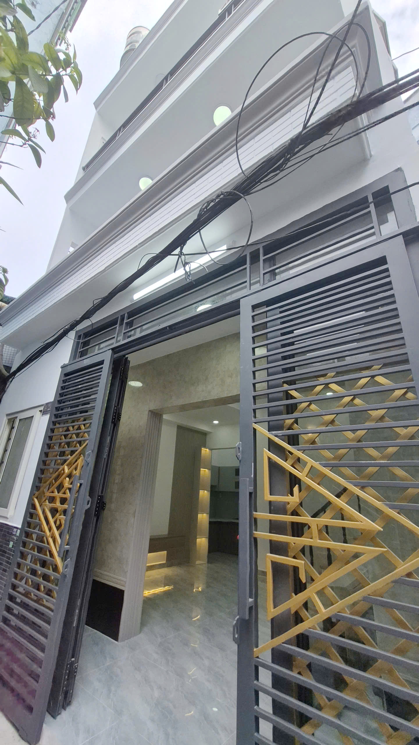 Nhà mới 3 tầng nở hậu 6m cách mặt tiền Nguyễn Duy 30m P10Q8. Giá 5.48 tỷ
