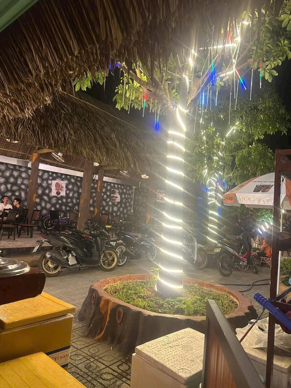 ĐẦU TƯ LÀ SINH LỜI - BÁN QUÁN CAFE SÂN VƯỜN KÈM ĐẤT – Vào Kinh Doanh Ngay