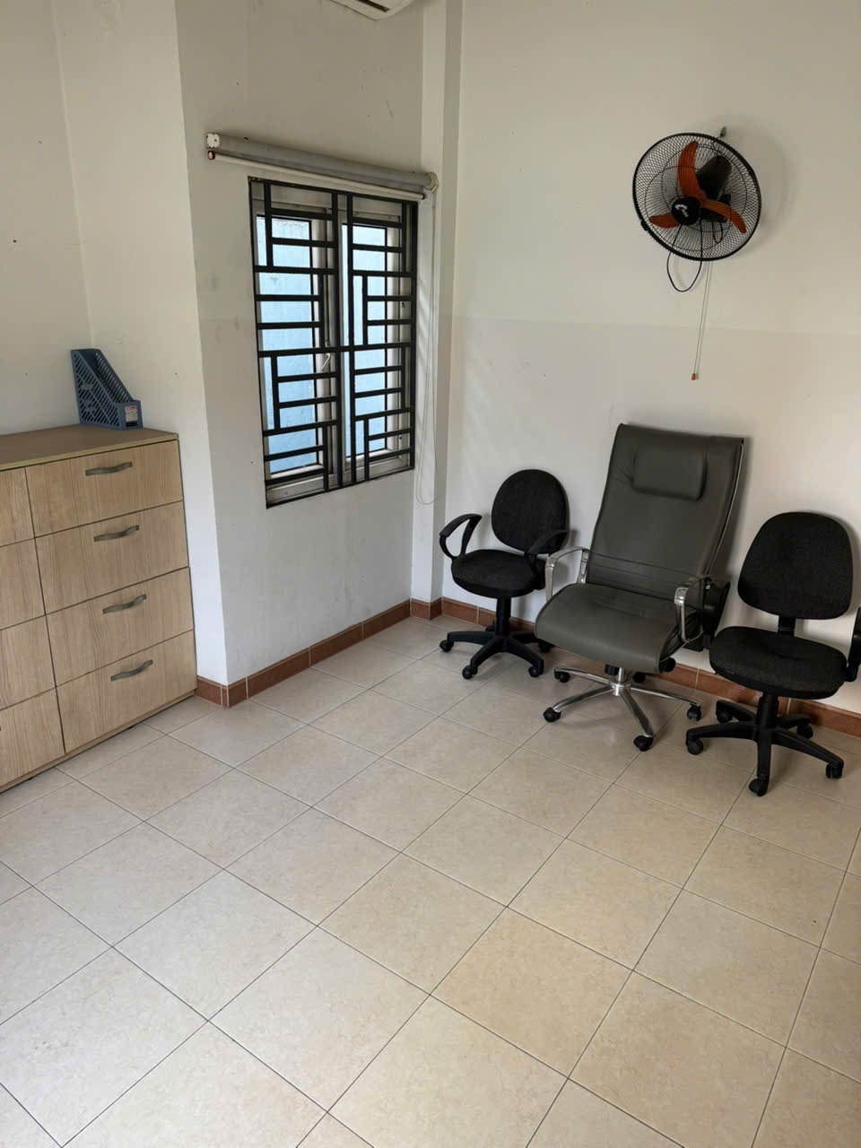 CHO THUÊ NHÀ KINH DOANH 1 TRỆT 3 LẦU, SÂN THƯỢNG, 5PN-  MẶT TIỀN ĐƯỜNG TRẦN THỊ TRỌNG, P. 15, TÂN BÌNH