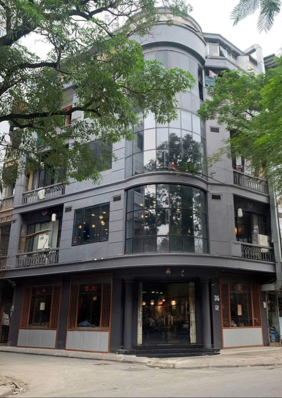 Cho thuê nhà căn góc, 93m2_ 4T; Nguyễn Đình Thi, Hoàng Hoa Thám -26 tr