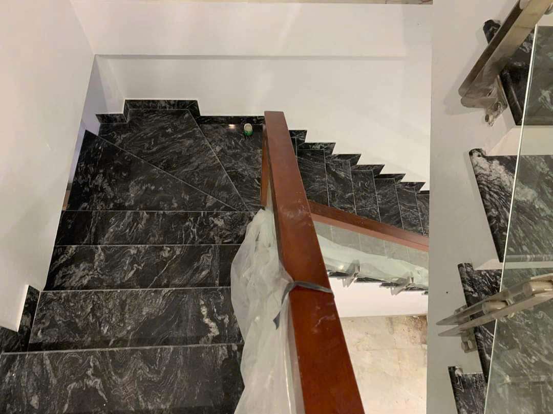 Cho thuê nhà căn góc, 93m2_ 4T; Nguyễn Đình Thi, Hoàng Hoa Thám -26 tr