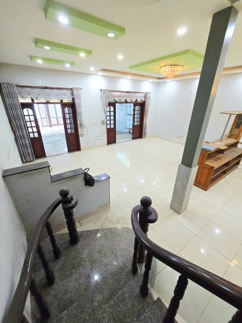Bán nhà  đường Số 13, Long Bình, Q.9, TP HCM. DT 211m2, 3 tầng, SHR, giá 13.4 tỷ.