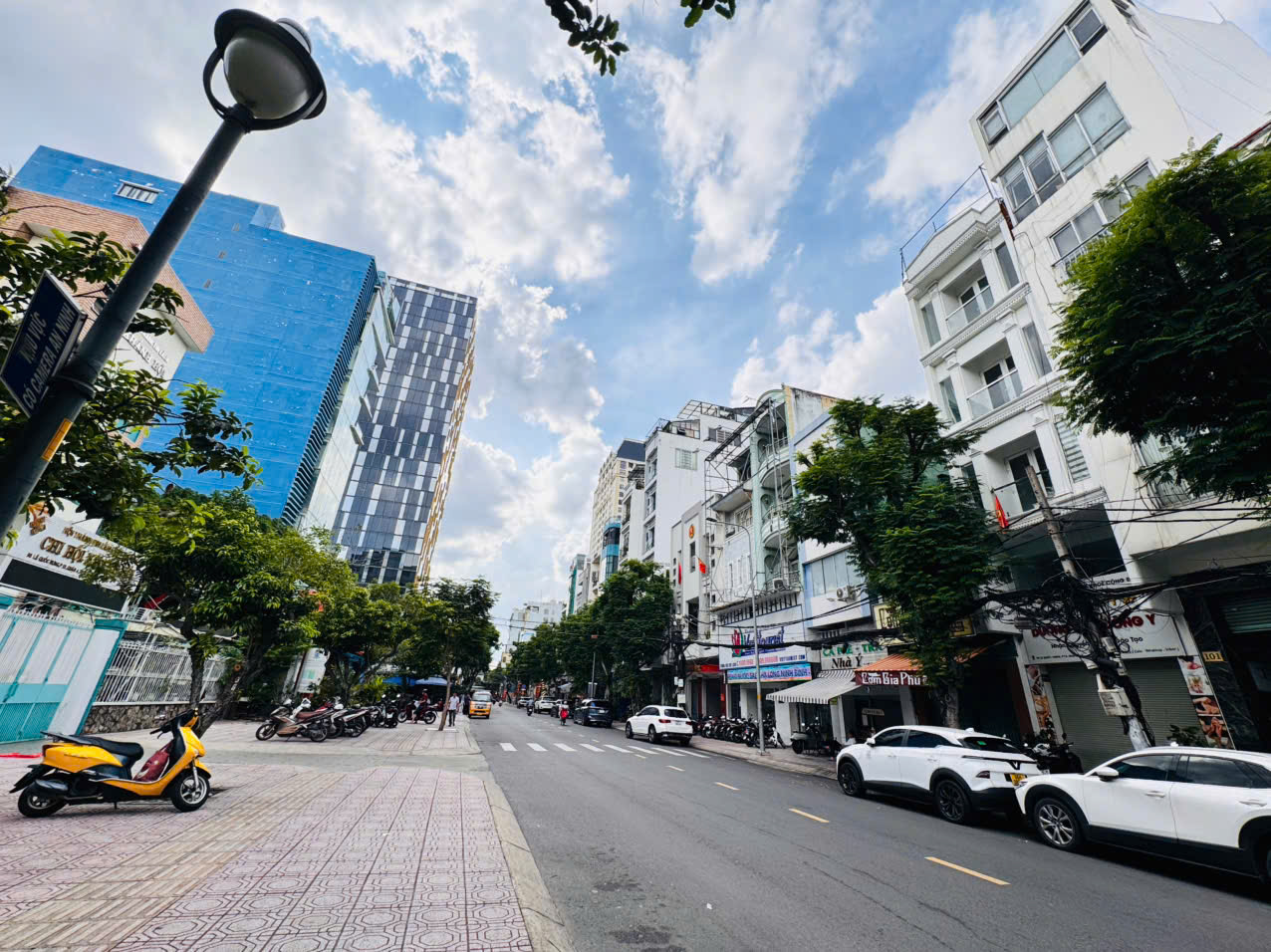 QUẬN 4: BÁN NHÀ 6 TẦNG MẶT TIỀN LÊ QUỐC HƯNG, P.XÓM CHIẾU- DT ĐẸP 6,8M*21M- SH HOÀN CÔNG CHUẨN- VỊ TRÍ KHU HÀNH CHÍNH TRUNG TÂM QUẬN KHAI THÁC GIÁ TRỊ TIỀM NĂNG