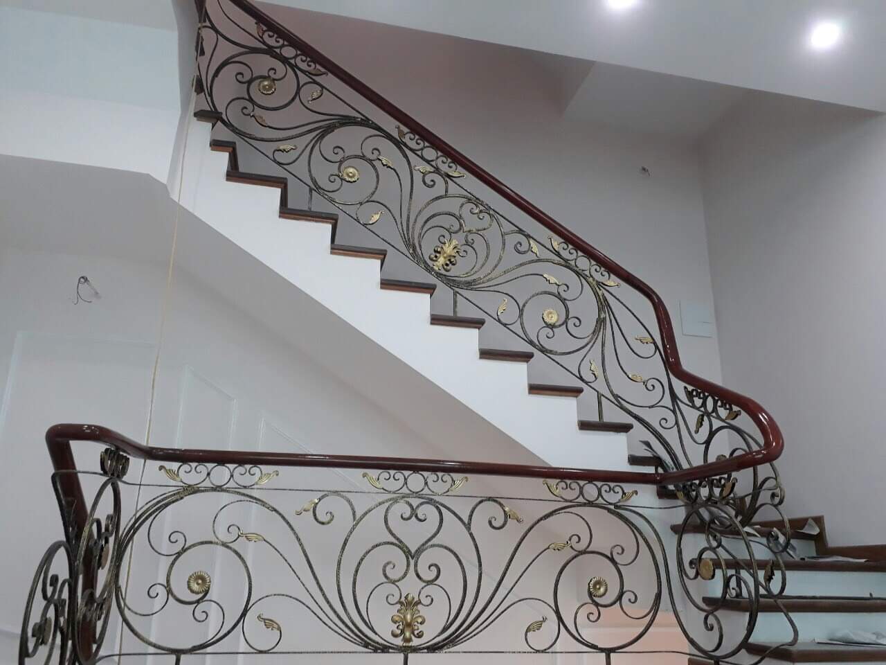 Cho thuê nhà, 113m2_ 5T; Huỳnh Thúc Kháng, Nguyên Hồng, Đống Đa -40 tr