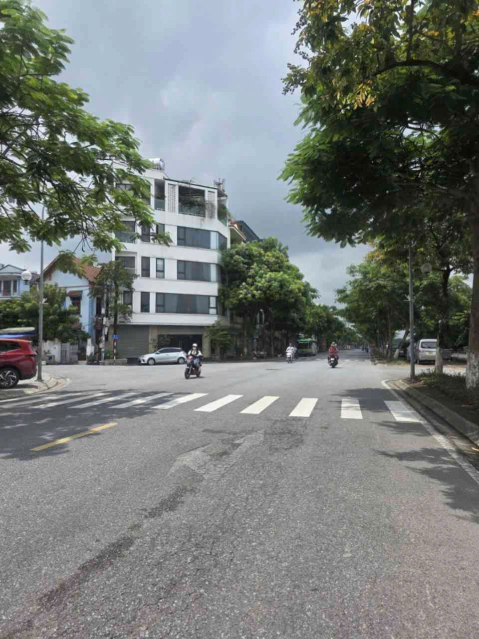 🏡 BÁN NHÀ ĐẸP PHÚC LỢI – NGÕ Ô TÔ THÔNG – 50M² x 4 TẦNG – GIÁ CHỈ 8,X TỶ
🌟 Nhà đẹp – Vị trí hiếm – An cư lý tưởng!