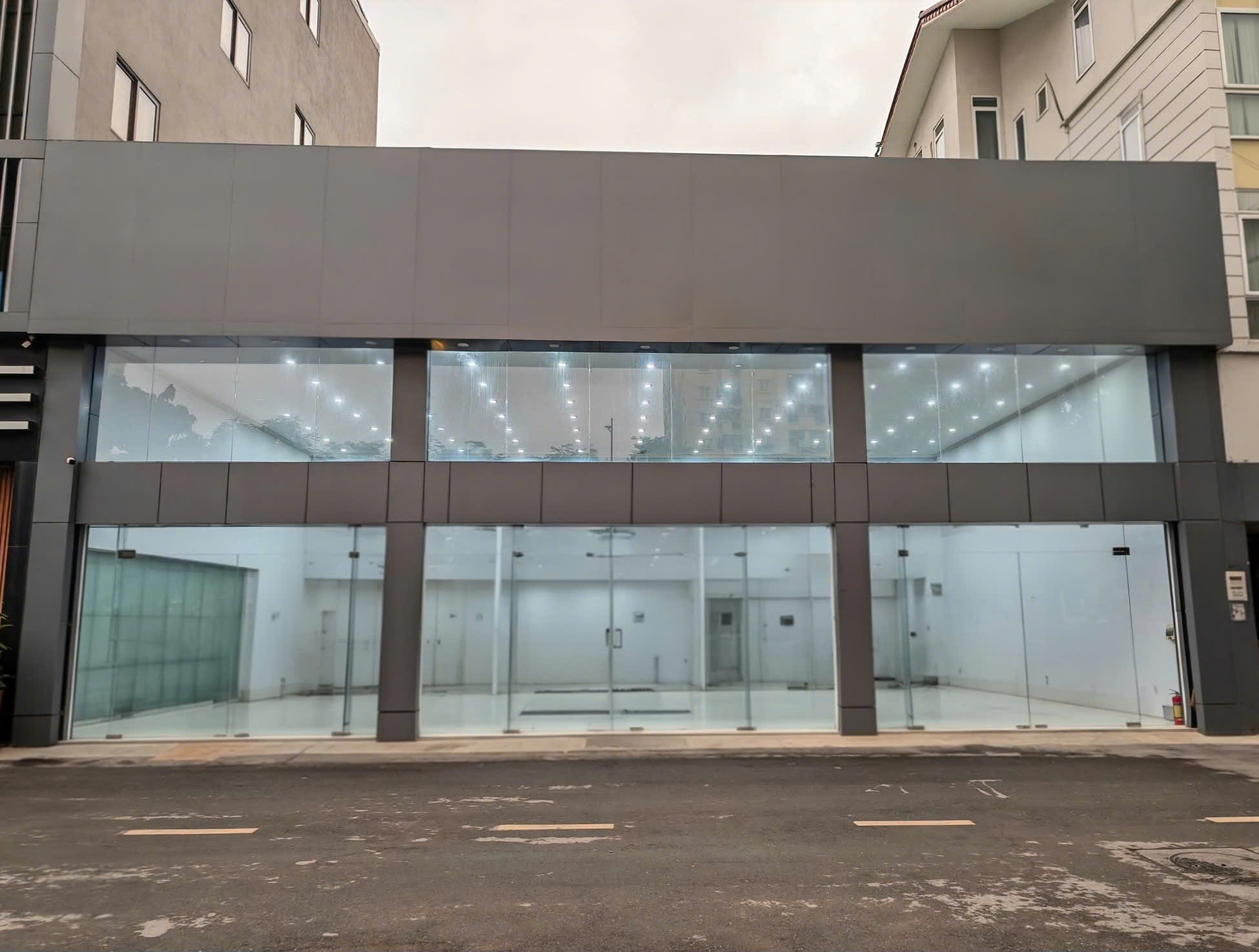 Nhà mình cho thuê nhà, Lê Trọng Tấn, Hoàng Văn Thái,, 162m2x 2T -26 tr