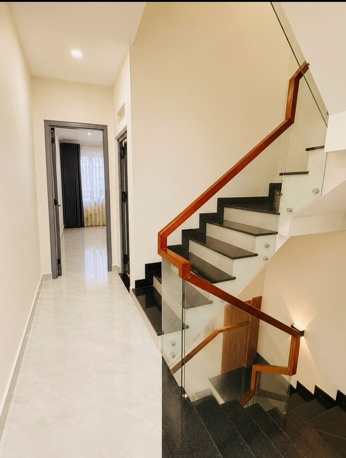 TRUNG TÂM Q11 LẠC LONG QUÂN, KỀ CHỢ - HẺM KINH DOANH 6M - 3 TẦNG MỚI TOANH - 44M²
