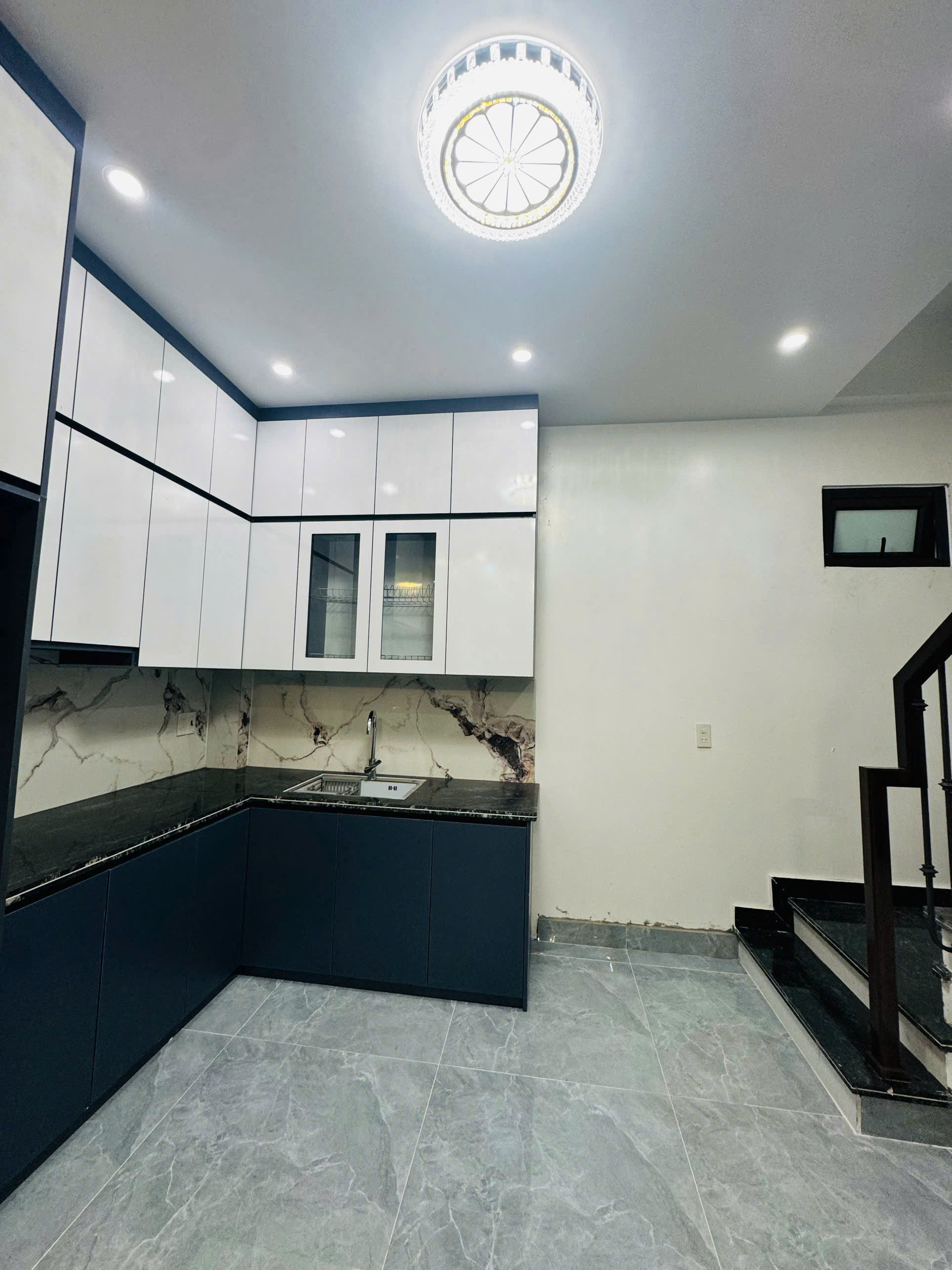 Bán Nhà 3 Tầng Cẩm Thượng Ô Tô Đỗ Cửa Tặng Nội Thất Giá 2.6 Tỷ-3
