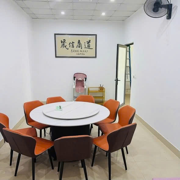 SANG NHƯỢNG NHÀ HÀNG VẠN LONG – TRUNG TÂM TP. LÀO CAI Giá sang nhượng: 350 triệu