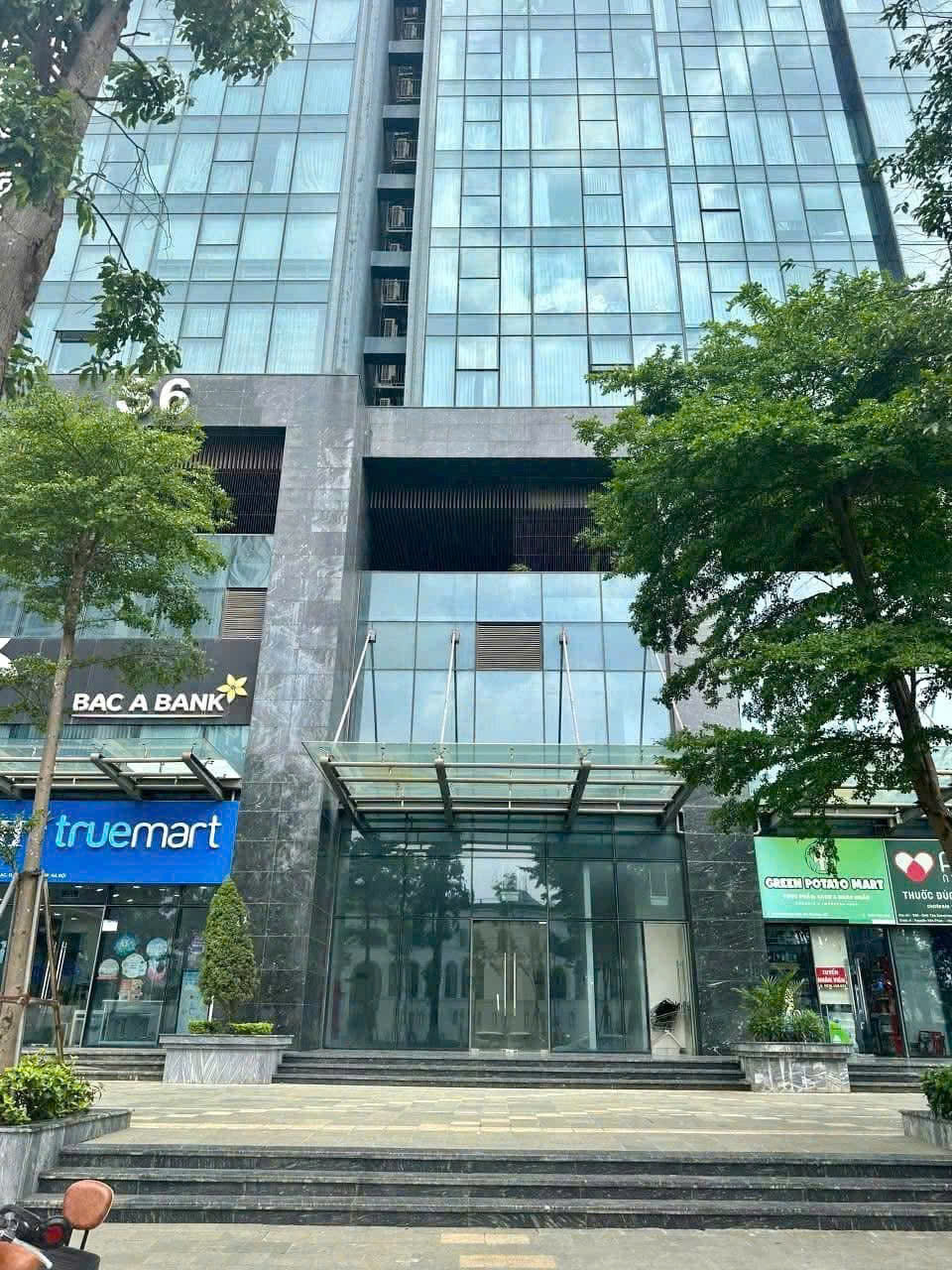 Bán shop đế Sunshine City  Đường 30m  Sẵn HĐ thuê  Giá 16,3 tỷ.
