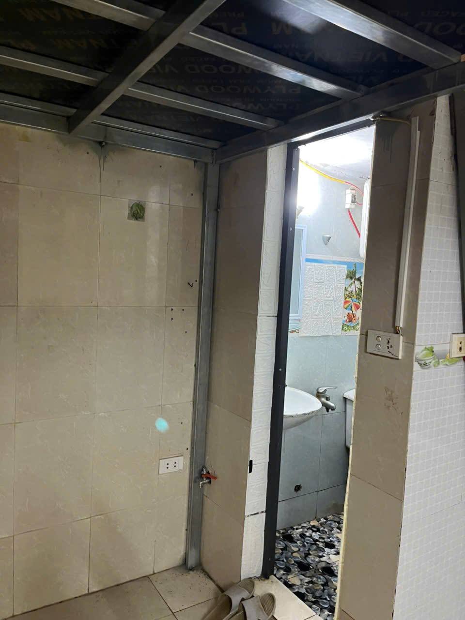 CẦN CHO THUÊ GẤP NHÀ ĐỂ Ở VỪA VĂN PHÒNG - CỬA HÀNG - SỐ 105 - H1 KHU 7,2HA VĨNH PHÚC - BA ĐÌNH