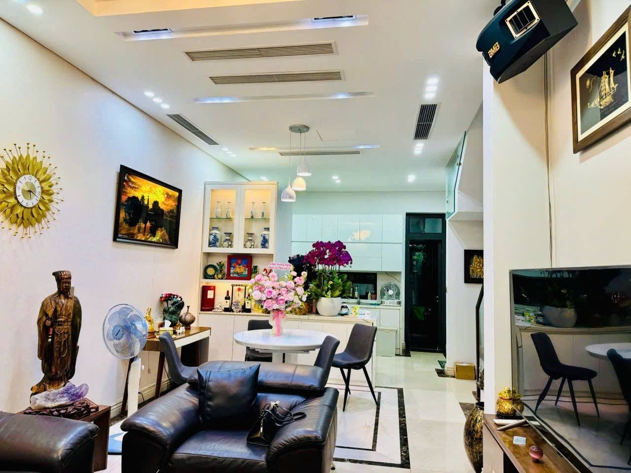 Đẹp hiếm! Bán nhà mặt phố Trung Phụng 50m2, 6 tầng thang máy, mặt tiền 5m, 32,8 tỉ, KD đỉnh