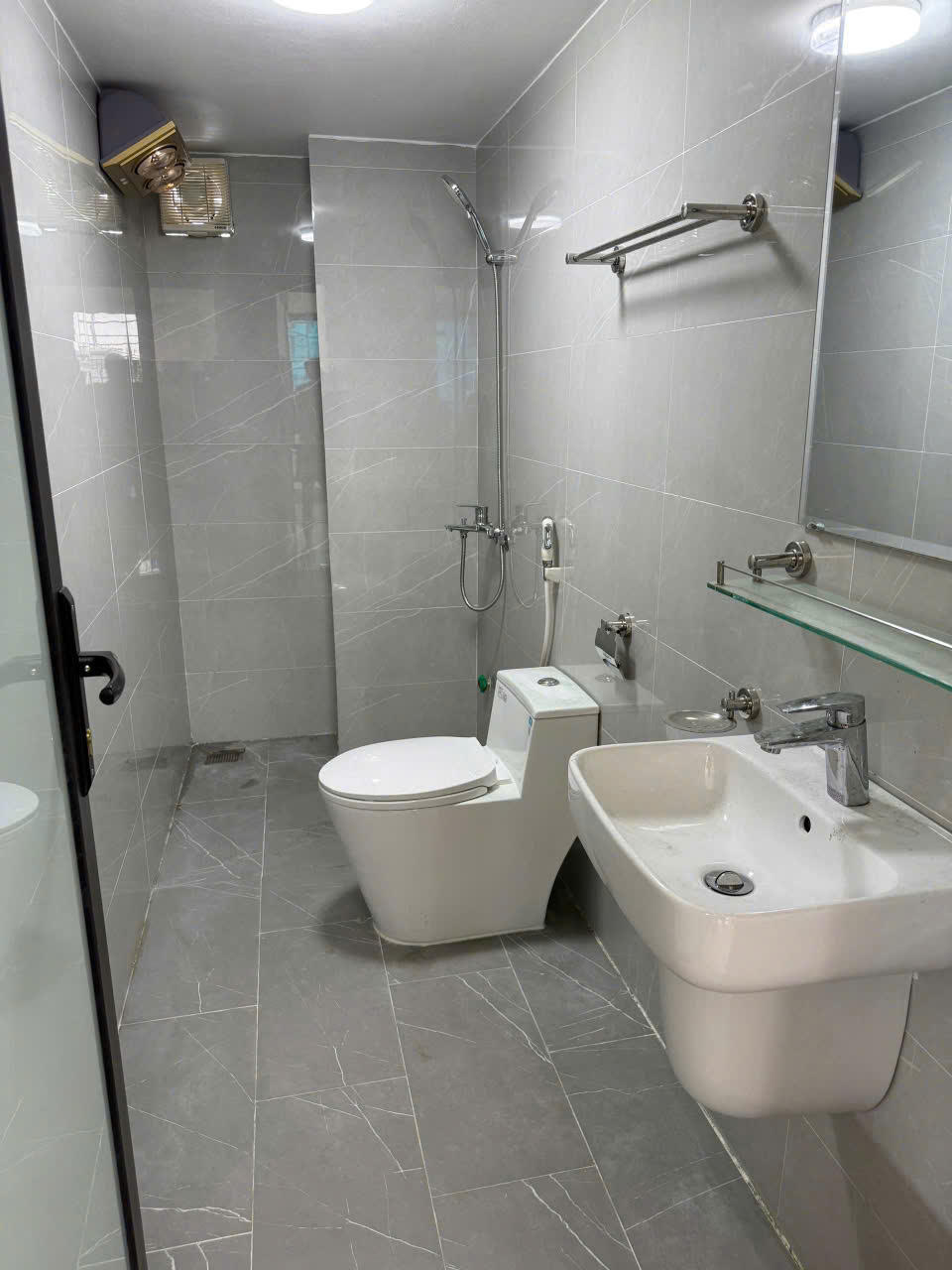 CHO THUÊ CĂN HỘ KHÉP KÍN 42M² – LẠC LONG QUÂN, TÂY HỒ