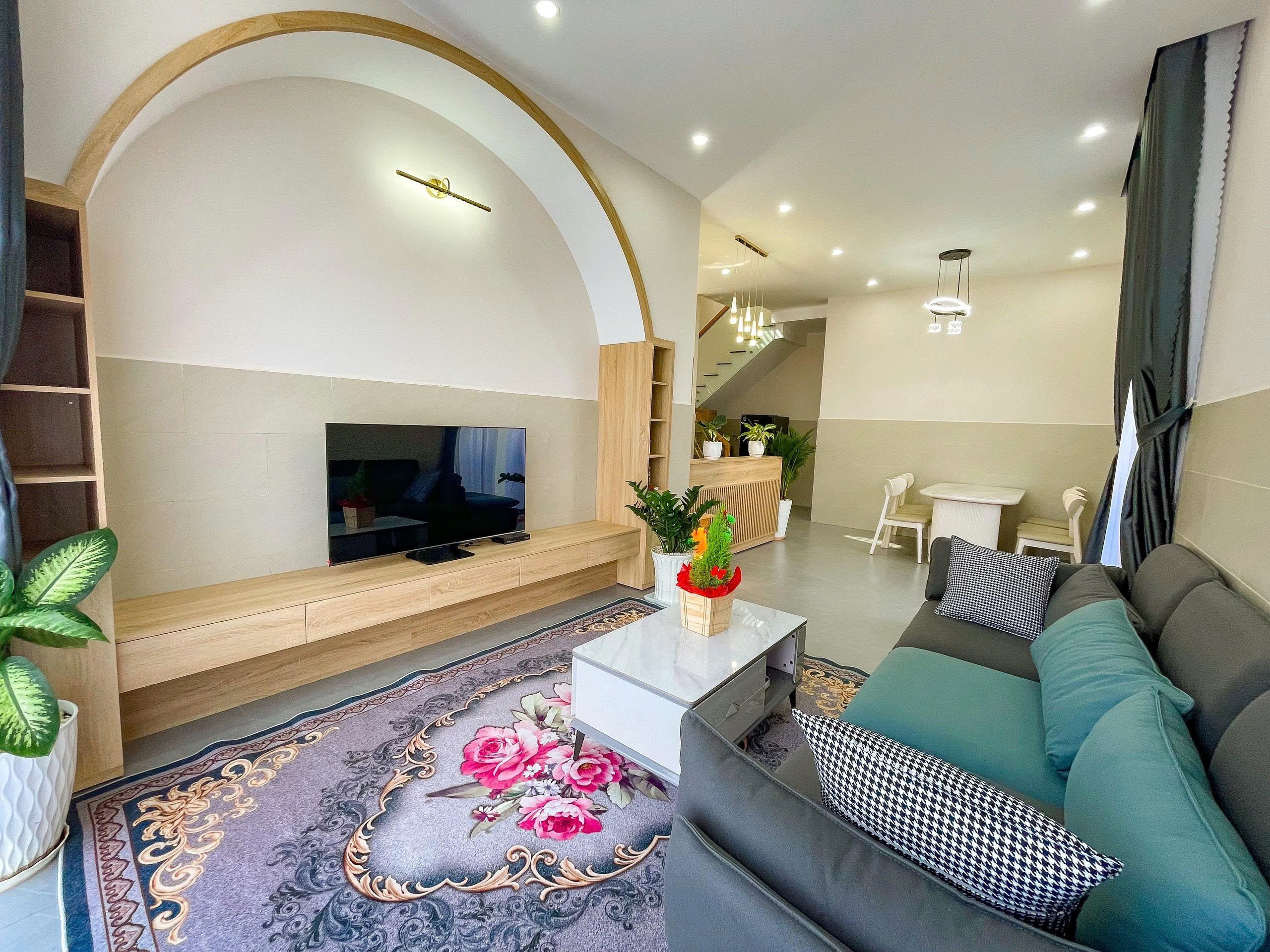 CHO THUÊ VILLA CAO CẤP SÂN VƯỜN NAM HỒ  ĐÀ LẠT GIÁ 30 TRIỆU