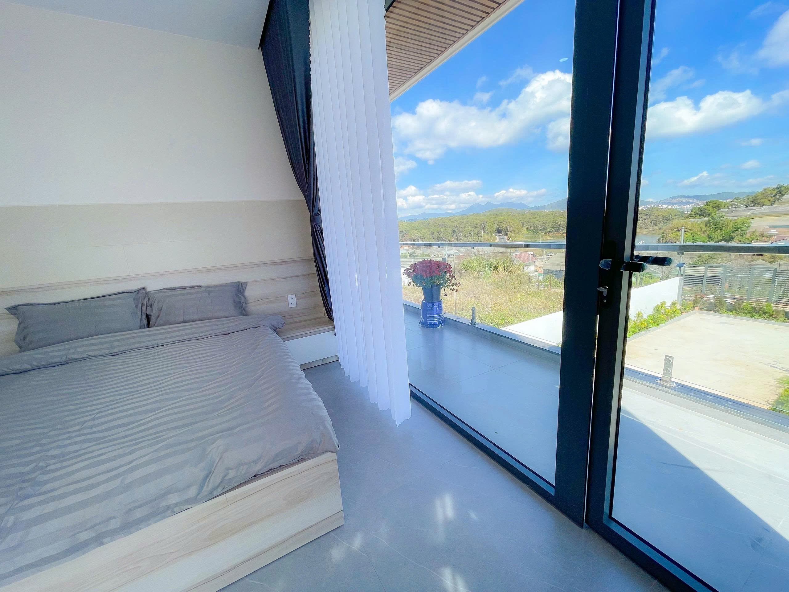 CHO THUÊ VILLA CAO CẤP SÂN VƯỜN NAM HỒ  ĐÀ LẠT GIÁ 30 TRIỆU-4