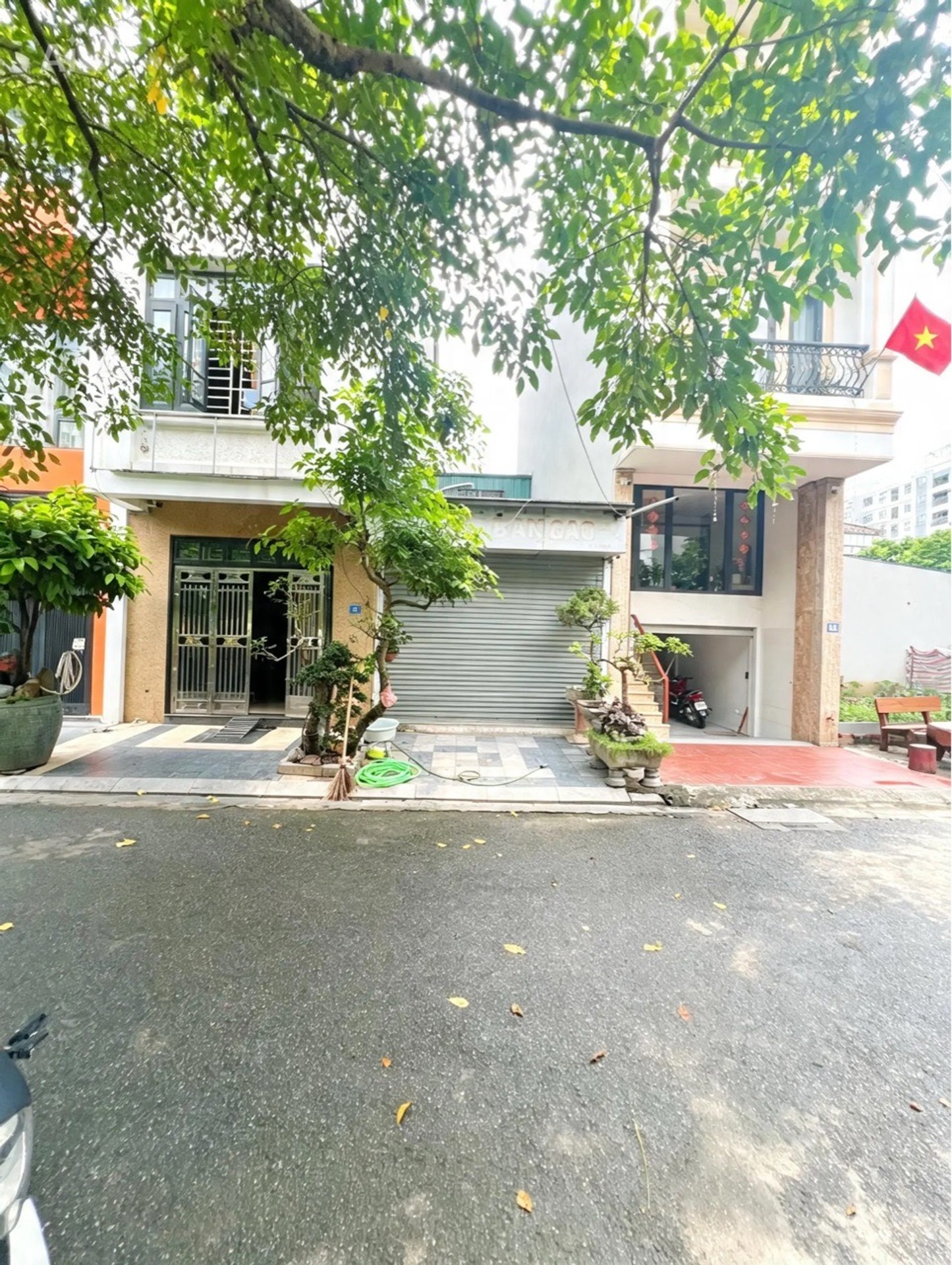 BÁN ĐẤT VIỆT HƯNG 60M2- MT 3.8m- VỈA HÈ, Ô TÔ TRÁNH- MẶT CÔNG VIÊN- 1X Tỷ