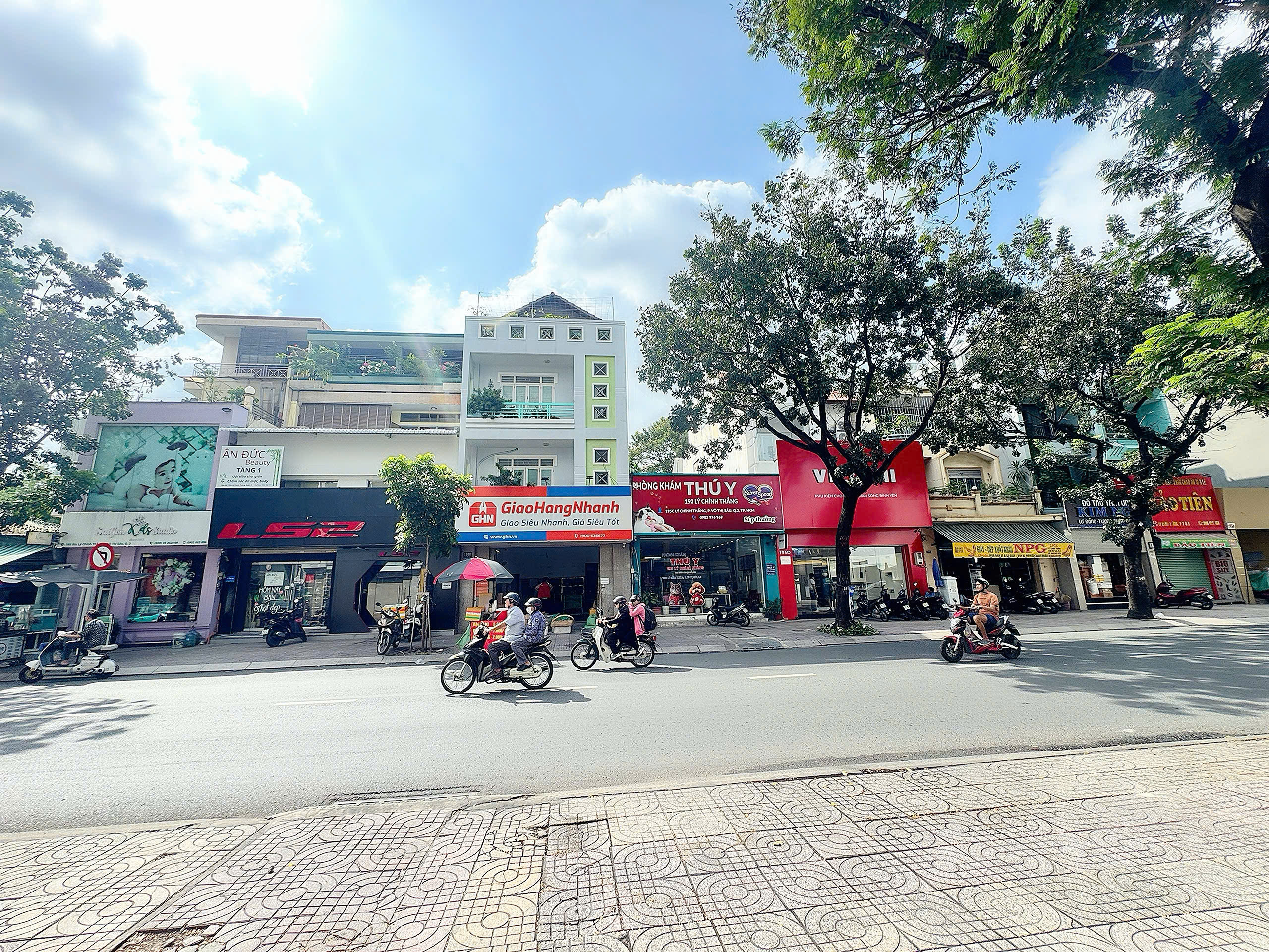 CHÍNH CHỦ 1 ĐỜI XƯA NAY CẦN BÁN NHÀ MẶT TIỀN KD Đ.LÝ CHỈNH THẲNG, QUẬN 3 - VỊ TRÍ SIÊU VIP HIẾM BÁN - DT 4,2M*24M * LH GIANG GIANG: 093.86.76.685