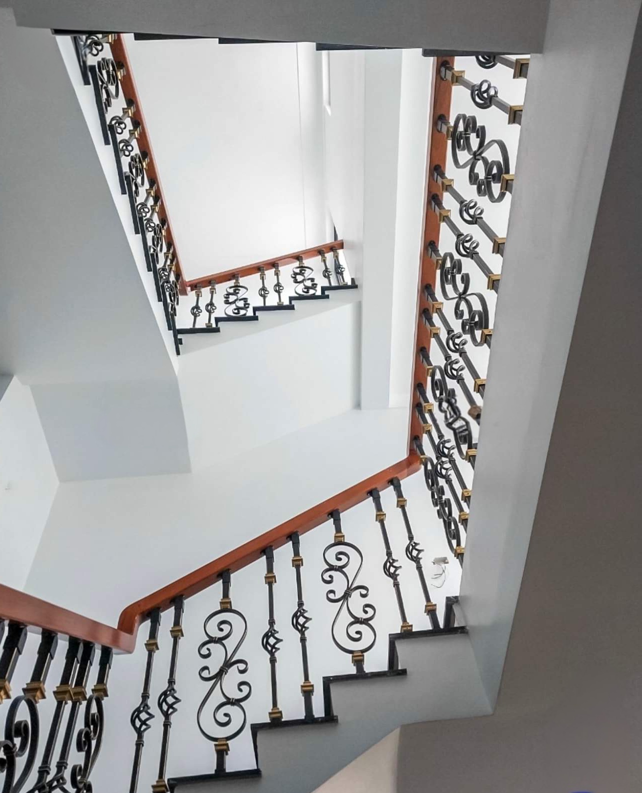 Mình cho thuê nhà MỚI, Lê Thanh Nghị, Trần Đại Nghĩa, 310m2x 4T -66 tr