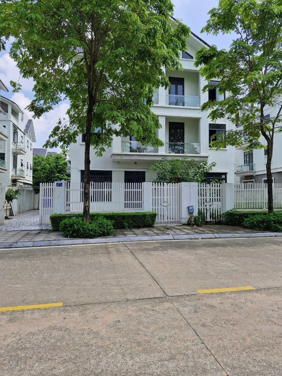 Mình cho thuê nhà, Lê Trọng Tấn, Hoàng Văn Thái,, 321m2x 3.5T -62 tr