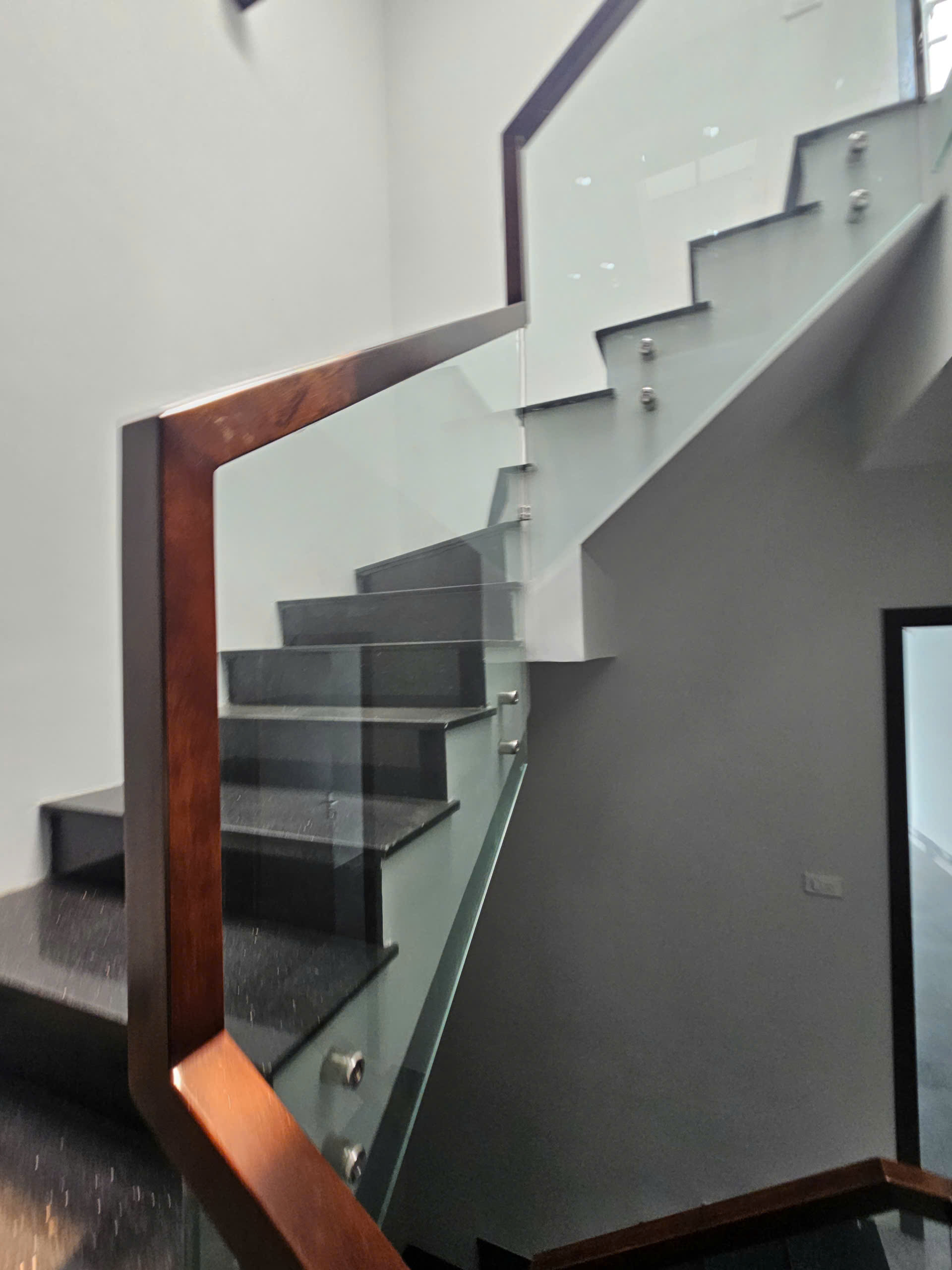 Nhà tôi cho thuê nhà, Lê Trọng Tấn, Hoàng Văn Thái,, 340m2x 4T -58 tr