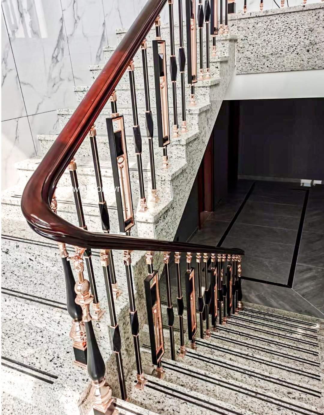 Tôi cho thuê nhà MỚI, Lê Văn Lương, Khuất Duy Tiến, 221m2x 3T -43 tr-1