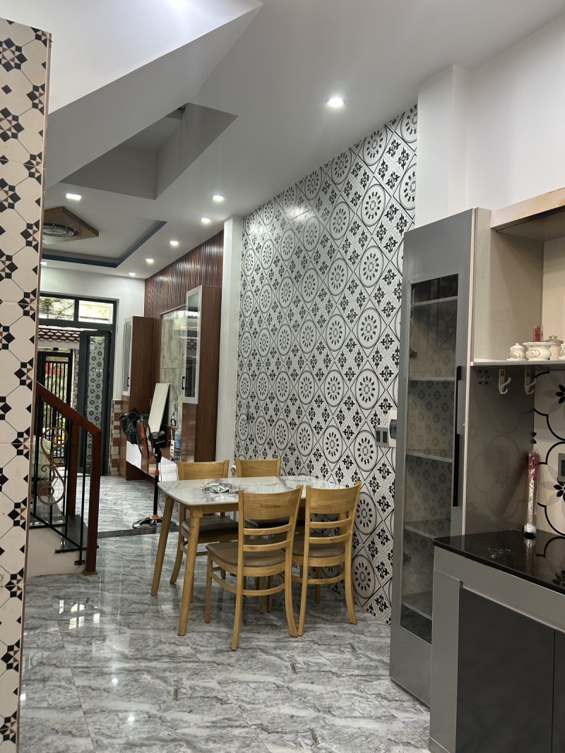 # Góc kiệt 3m gần MT Nguyễn Hoàng, 53m2, 3 tầng đúc, 5.x tỷ