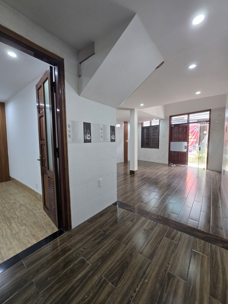 ♣ Kiệt Trần Cao Vân, Sát K Ô tô Nguyễn Tất Thành, 62m2, ngang 5.6m 3 tầng, 4.x tỷ-4