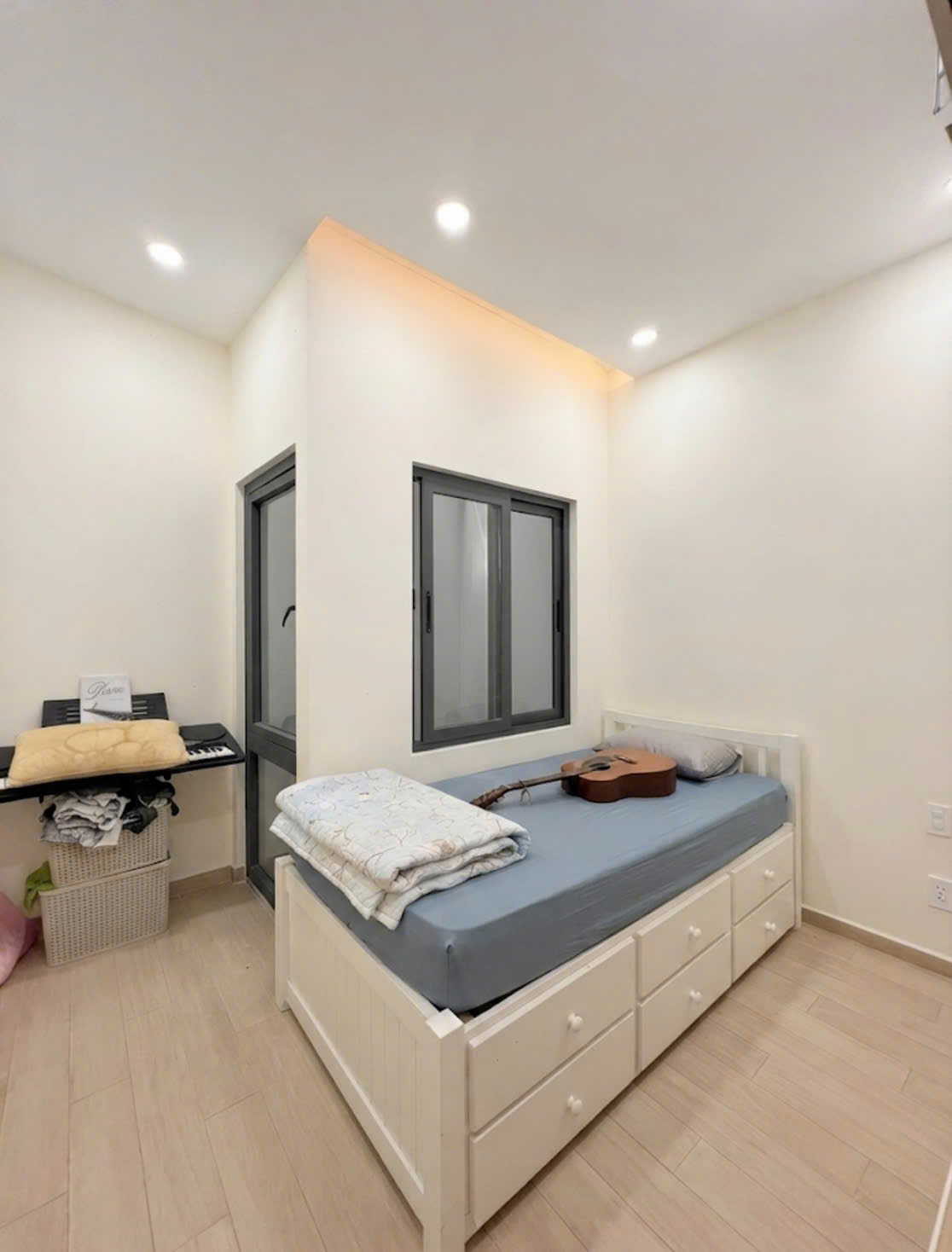 TRUNG TÂM VIP BÀN CỜ QUẬN 3 - 5 TẦNG KTS THIẾT KẾ - SÁT VÁCH Q1 Q10 - 40M²