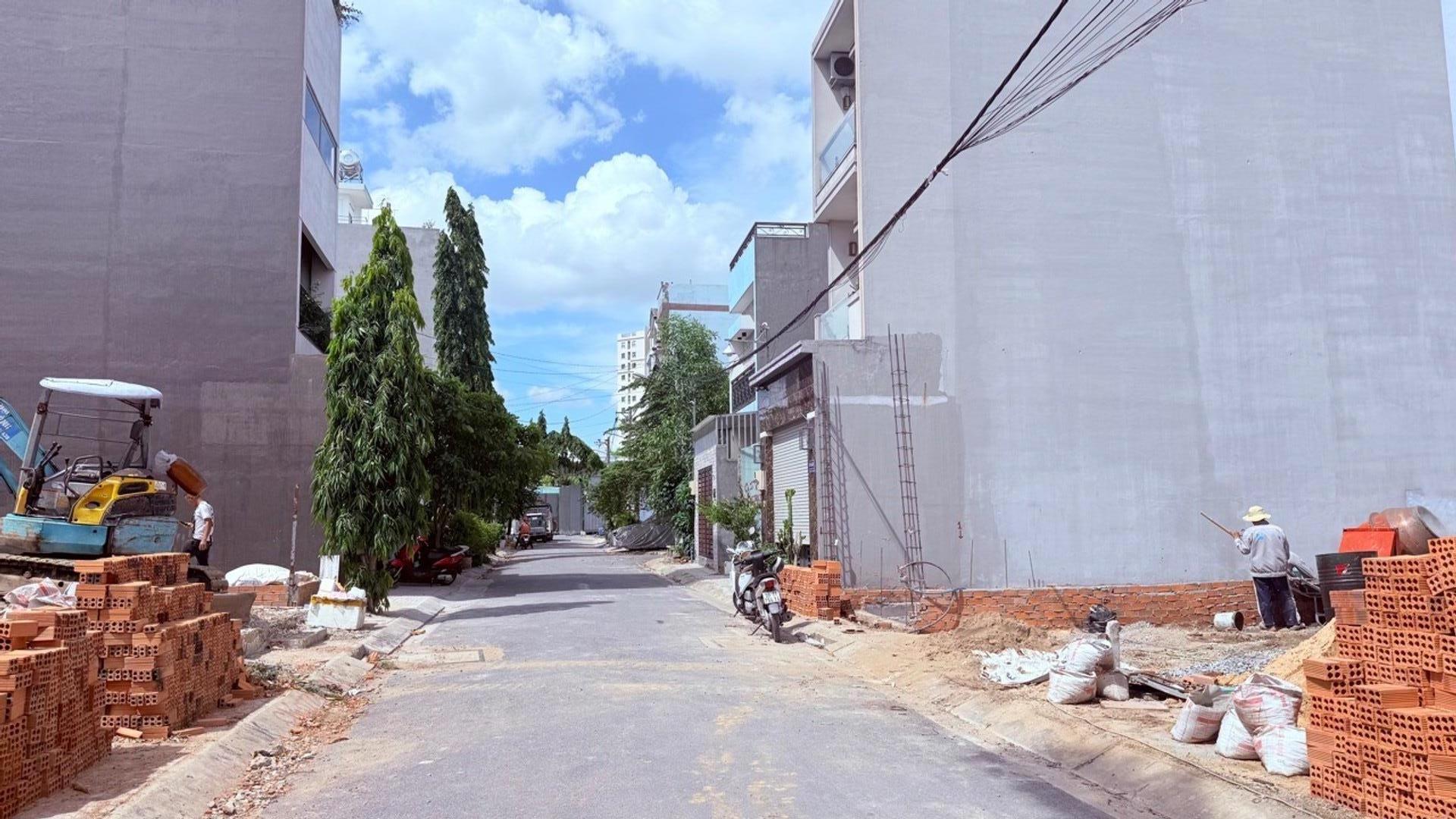 BÁN GẤP NHÀ MỚI XÂY 3 TẦNG GẤP, GIÁ CHỈ 5,9TY