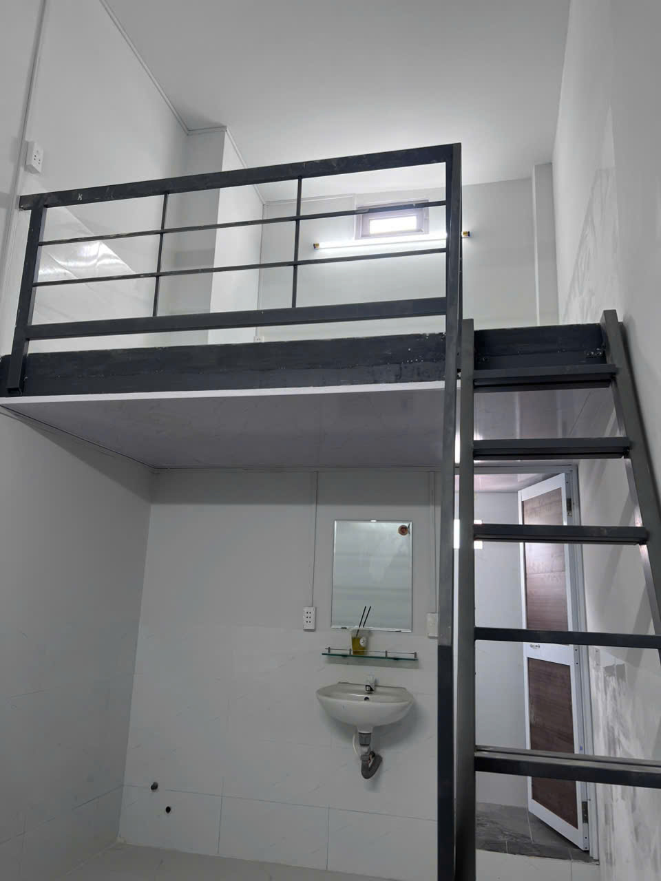 NHÀ MỚI XÂY MỚI XÂY  CẦN CHO THUÊ – GÒ VẤP , CÓ THANG MÁY ,CHÍNH CHỦ