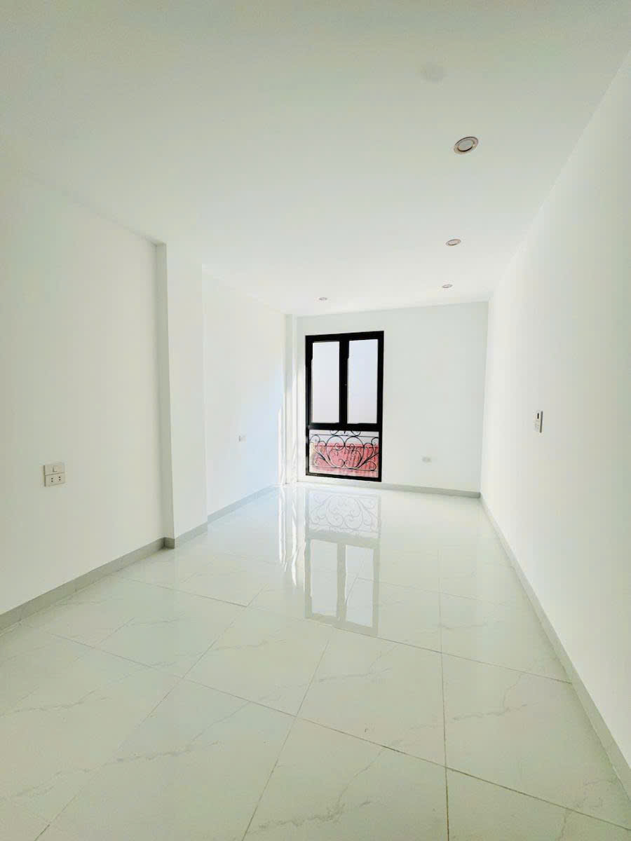 NHỈNH 5 TỶ - BÁN GẤP NHÀ TRỊNH VĂN BÔ- 33M² x 5T - 10M RA Ô TÔ