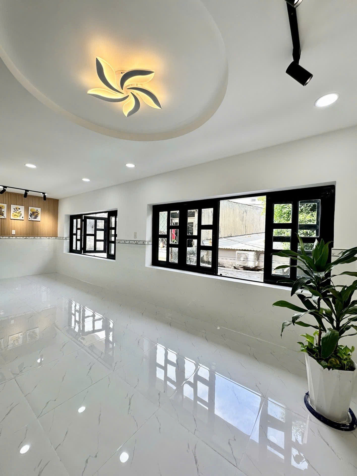 Nhà 3 Tầng mới đẹp - Ngang đẹp 8m sát mặt tiền Mã Lò - Đường Số 2 - Đường Số 4 HCM