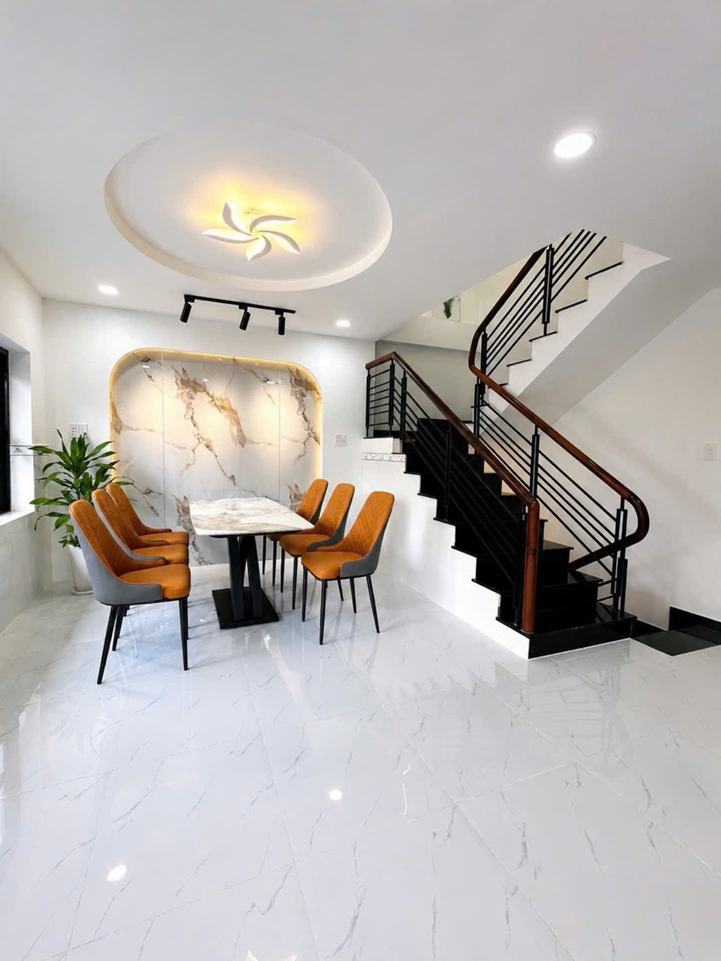 Nhà 3 Tầng mới đẹp - Ngang đẹp 8m sát mặt tiền Mã Lò - Đường Số 2 - Đường Số 4 HCM