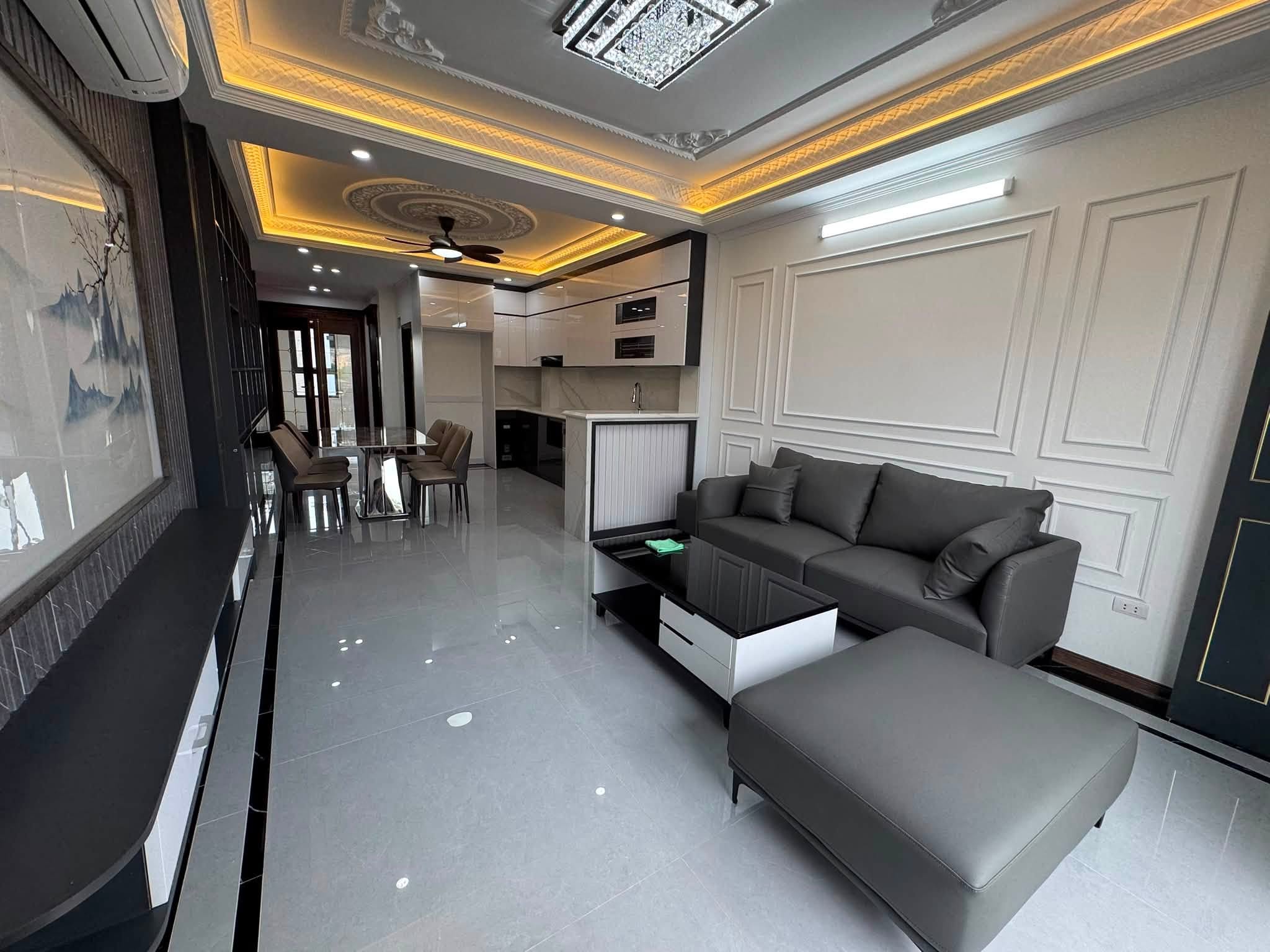 Bán nhà Nguyễn Đình Chiểu 5 tầng thang máy mới đẹp, mặt tiền 4.3m, 42m2, 14 tỷ