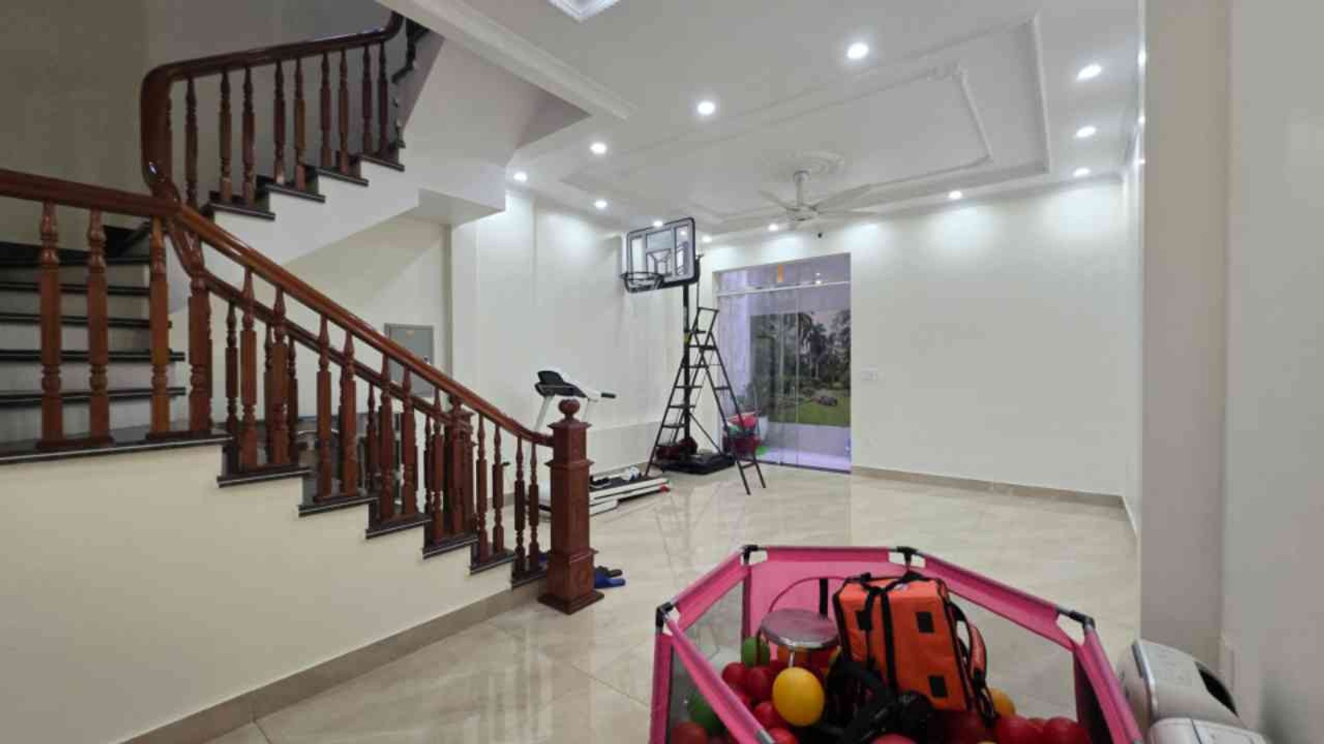 Bán nhà 4 tầng thang máy - Khu đường vòng Cầu Niệm