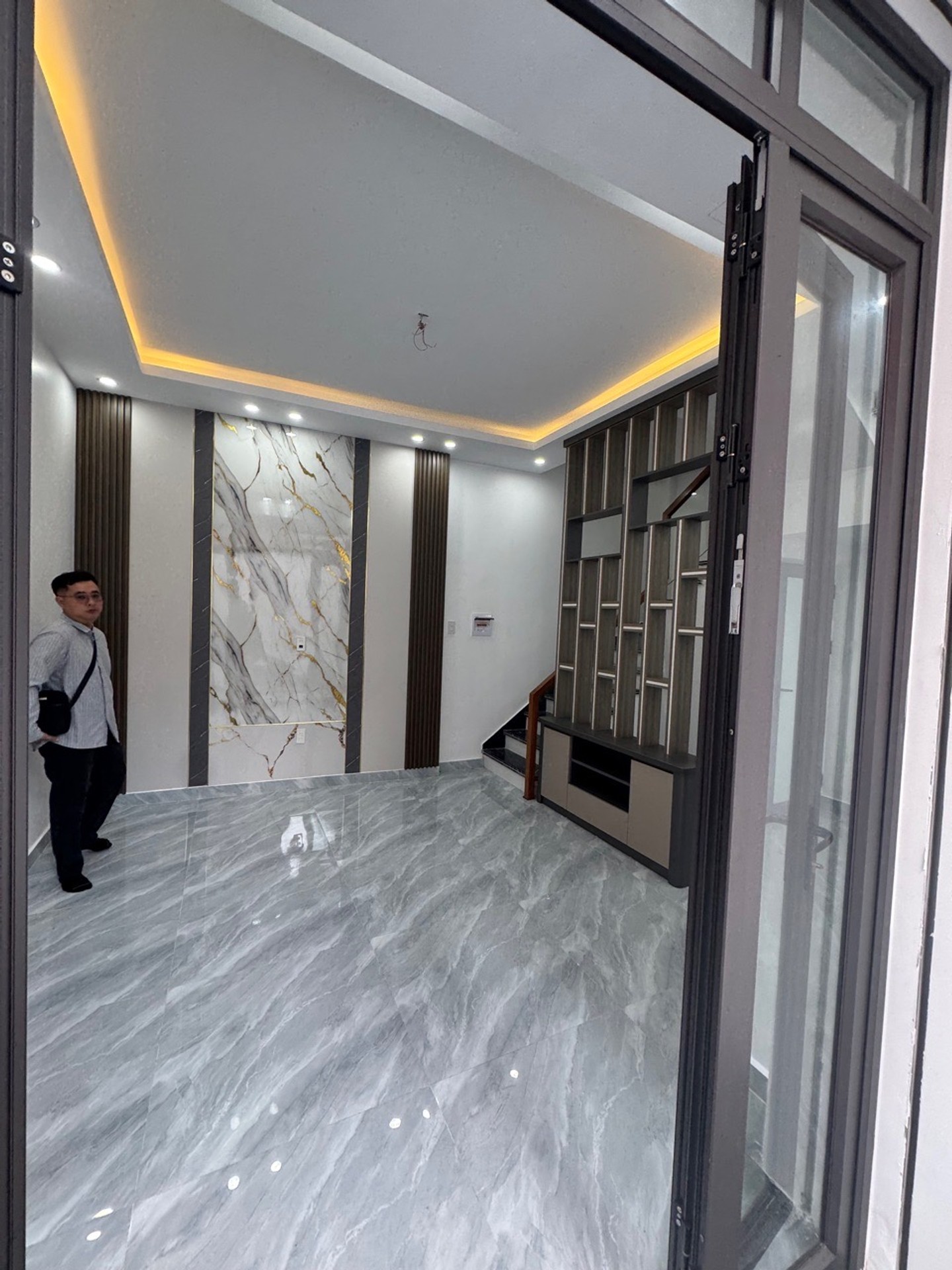 Bán nhà 4 tầng đẹp - Miếu Hai Xã - Sân cổng riêng