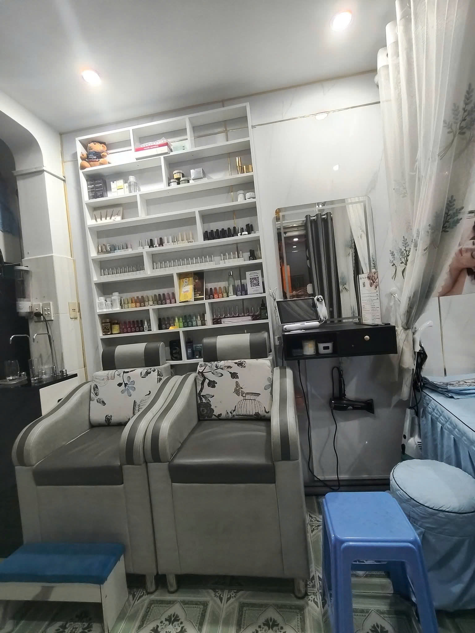 SANG NHƯỢNG TIỆM SPA DƯỠNG SINH & NAIL –  Địa chỉ:Tổ 40, KP5, Phường Trung Mỹ Tây, quận 12, Hồ Chí Minh Full máy móc phục vụ spa dưỡng sinh