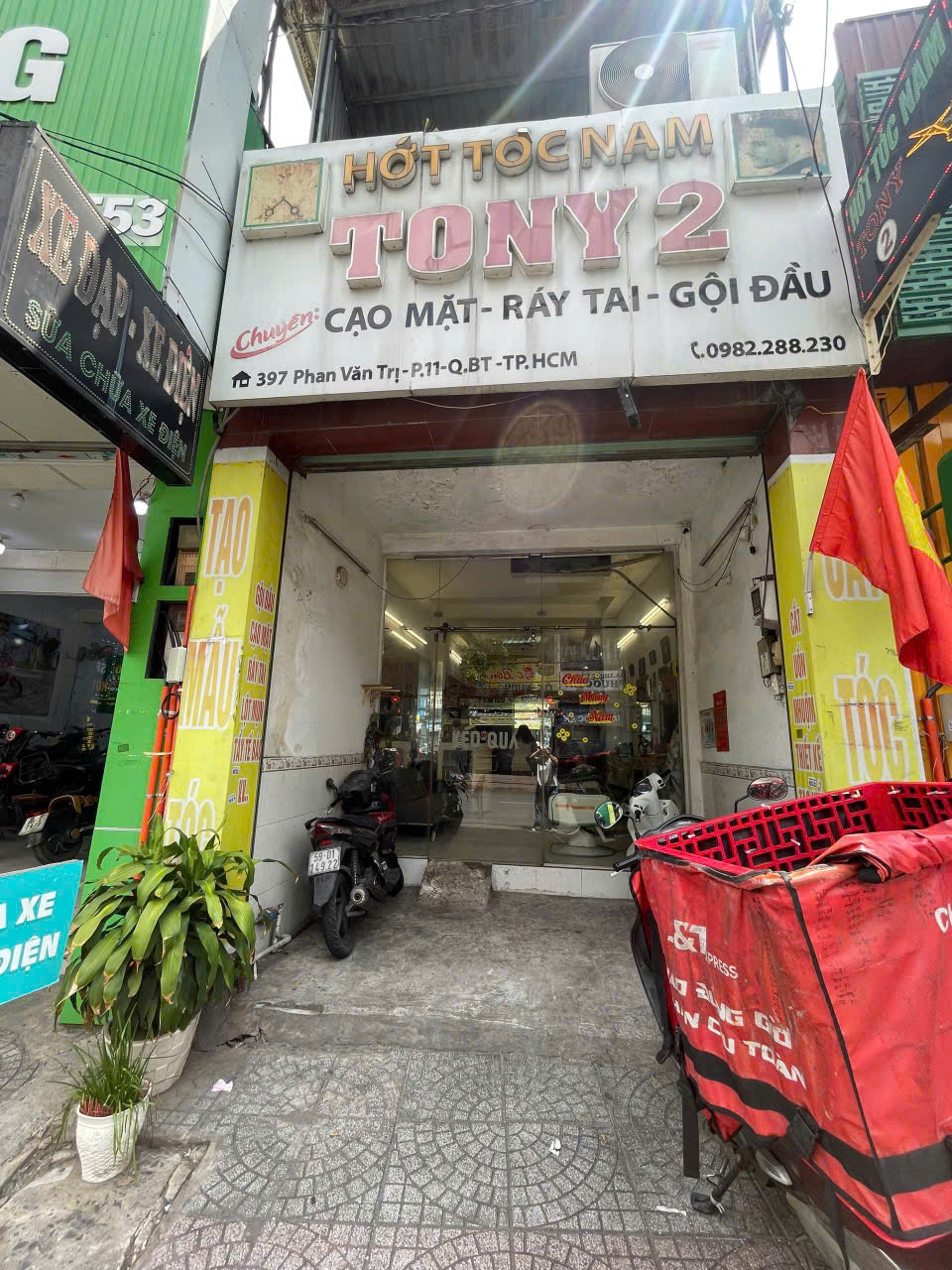 Chuyển hướng công việc nên mình cần sang nhượng lại tiệm tóc nam Giá sang nhượng: 150 triệu Đường Phan Văn Trị, Phường 11, Quận Bình Thạnh, TP.HCM