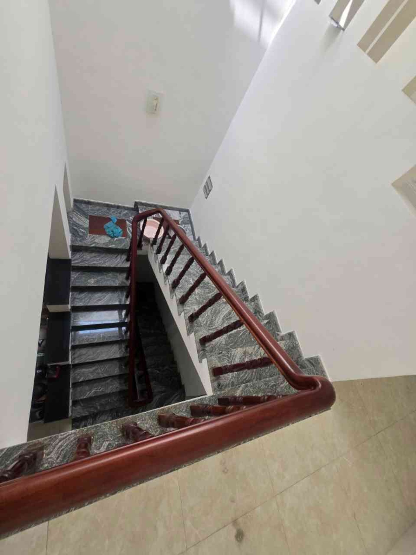 BÁN NHÀ ĐƯỜNG C, TTHC P. DĨ AN, DT 99M2 GIÁ 9TY-5