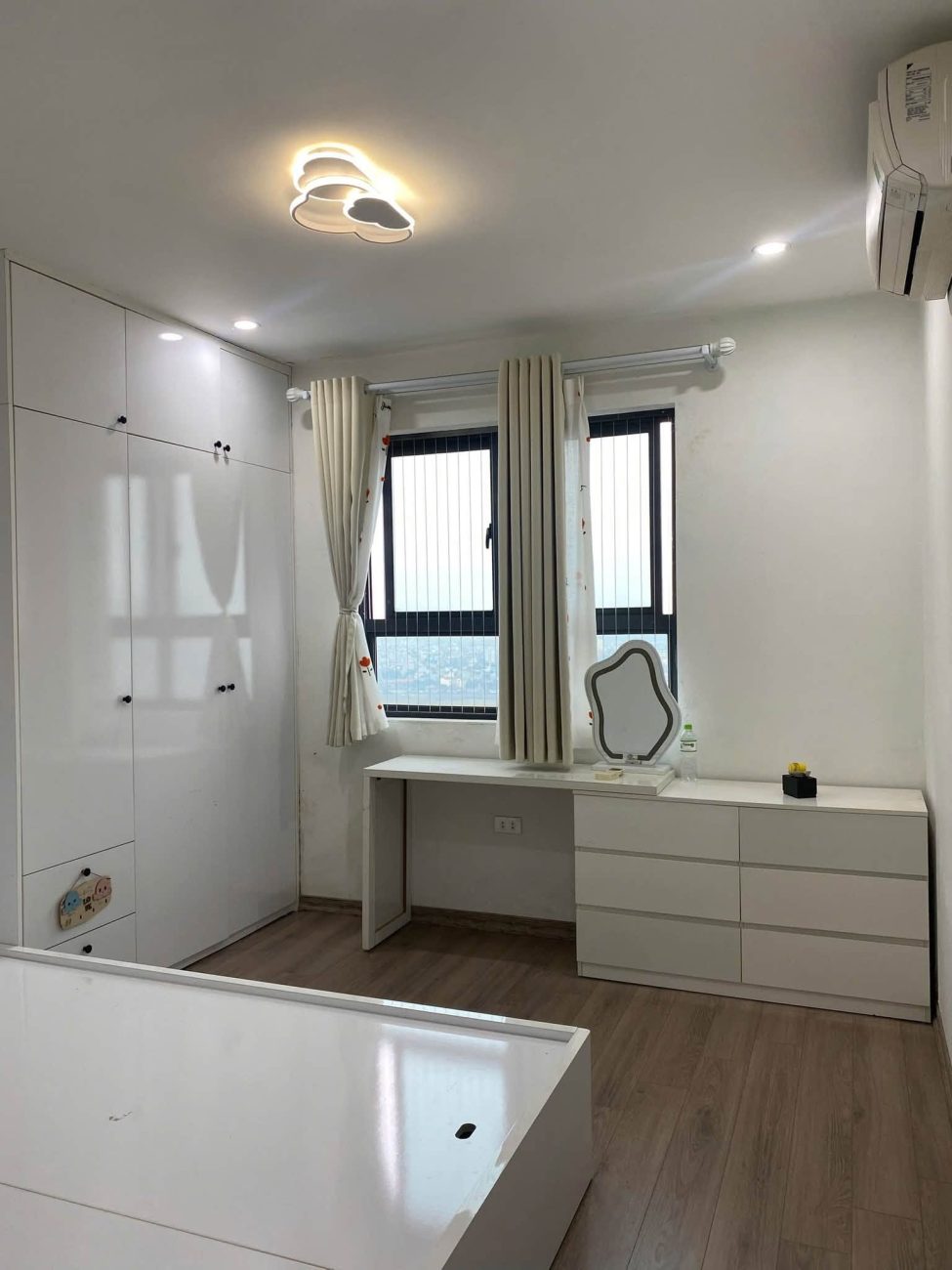 Chuyển công việc về quê mình bán Căn hộ VP5 Linh đàm