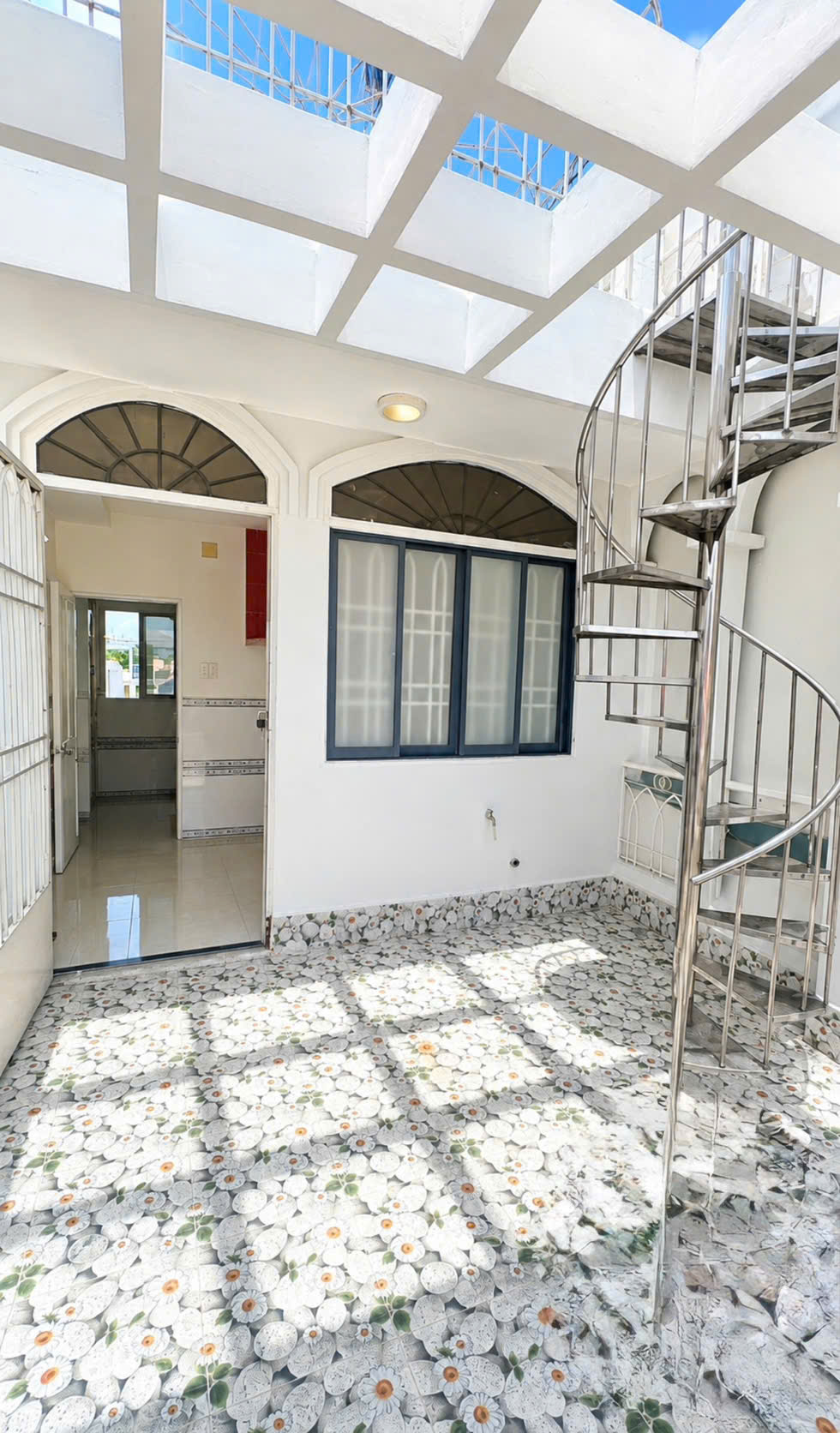 NHÀ TRUNG TÂM Q11 KỀ CƯ XÁ BÌNH THỚI - ĐƯỜNG XE TẢI 6M - 5 TẦNG BTCT - 39M²-3