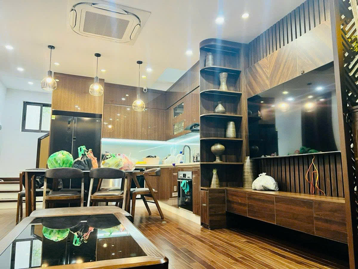 Bán nhà Phố Trạm 47m 4 tầng MT6.4m chân cầu Vĩnh Tuy nhỉnh 10 tỷ