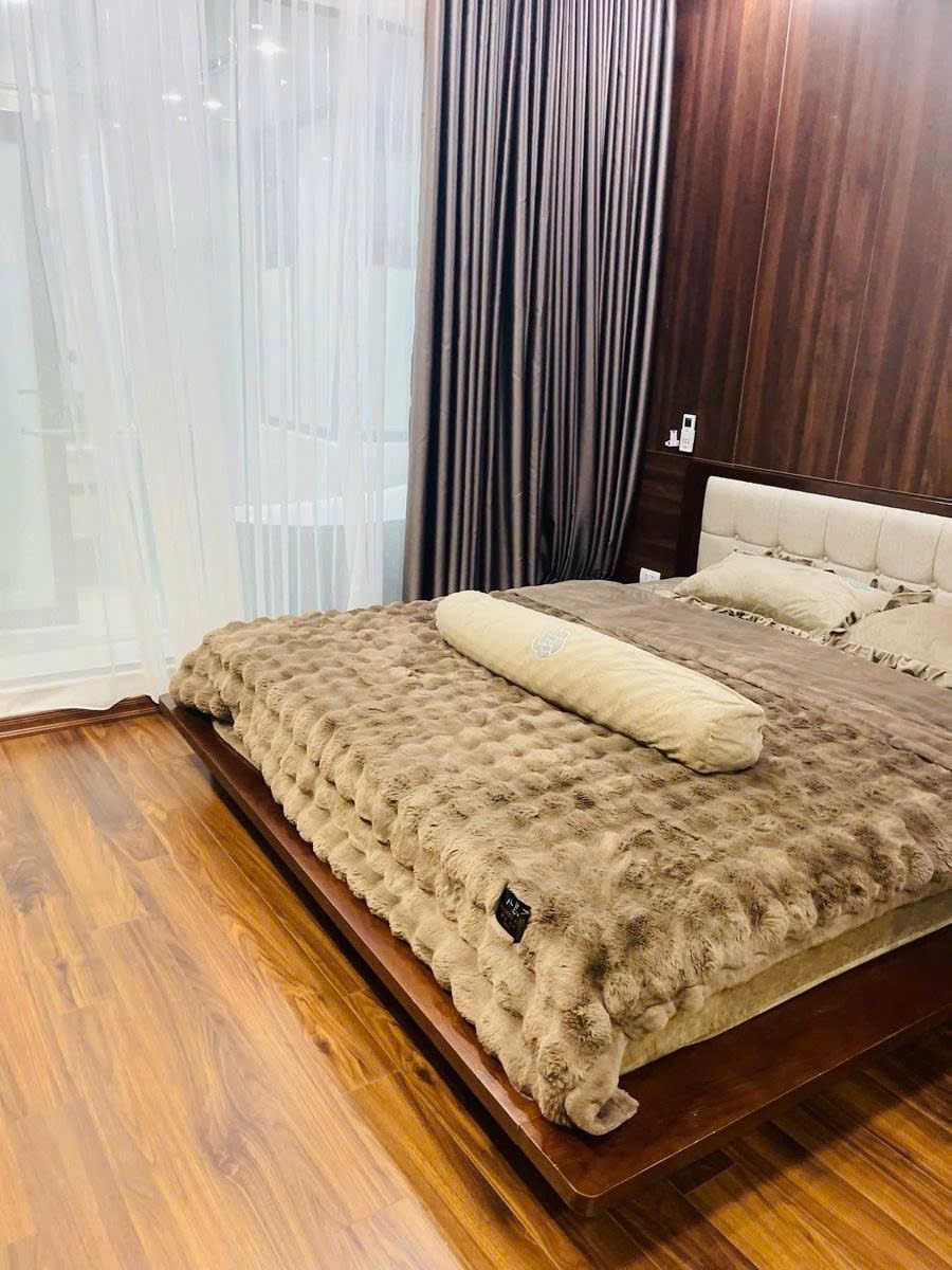 Bán nhà Phố Trạm 47m 4 tầng MT6.4m chân cầu Vĩnh Tuy nhỉnh 10 tỷ