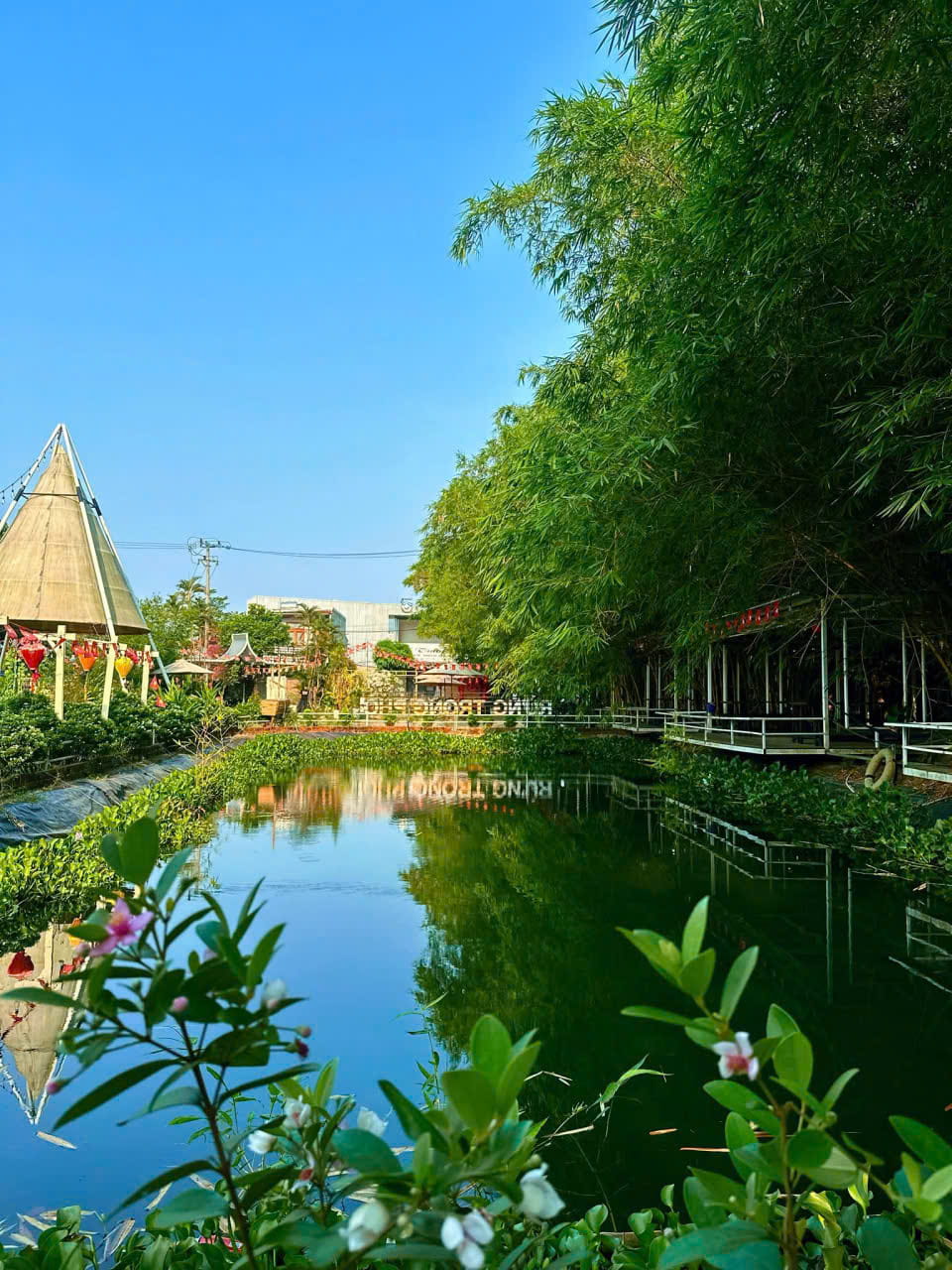 Cần sang nhượng toàn bộ, cho thuê mặt bằng hoặc tìm đối tác cùng đầu tư, hợp tác kinh doanh nhà hàng sân vườn đang hoạt động ổn định.
