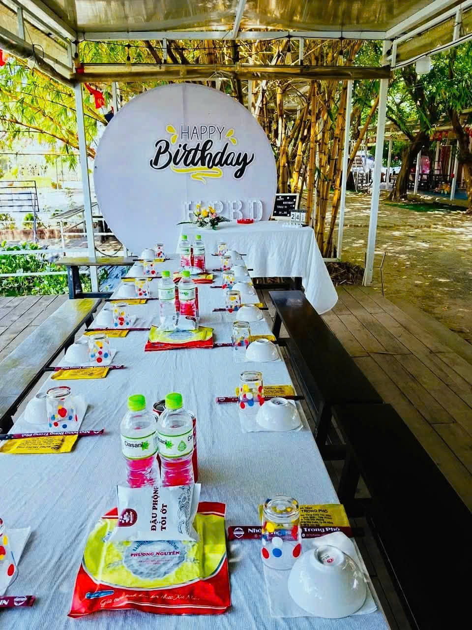 Cần sang nhượng toàn bộ, cho thuê mặt bằng hoặc tìm đối tác cùng đầu tư, hợp tác kinh doanh nhà hàng sân vườn đang hoạt động ổn định.